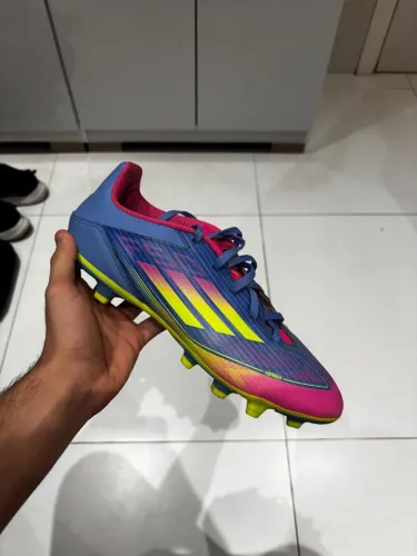 Chuteira de campo Adidas F50