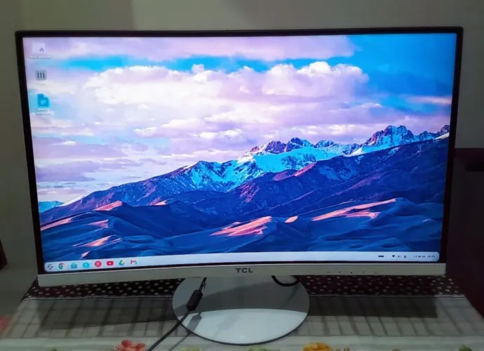 ?Monitor TCL 24" Slim (Modelo T24M6C) - HDMI/VGA - usado