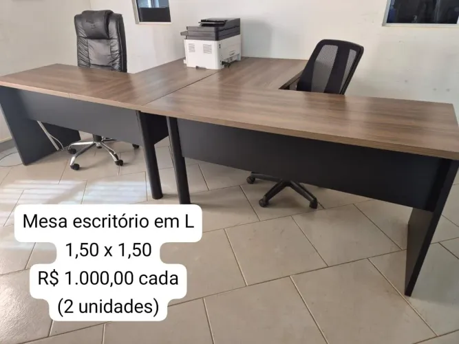Mesa de escritório em L medindo 1,50 X 1,50