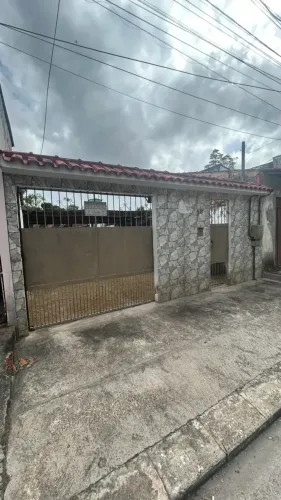 Casa Com Quintal Amplo | 180m² De Terreno | Potencial De Ampliação Ou Renda | Castanheira 