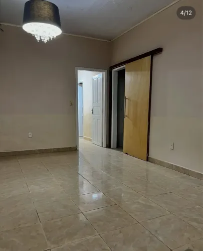 Vende se uma casa
