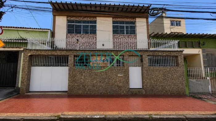 Casa Duplex ALTO PADRÃO, 411m², 5 quartos, 3 suítes, 4 vagas, Piscina, terreno 10x35 atrás