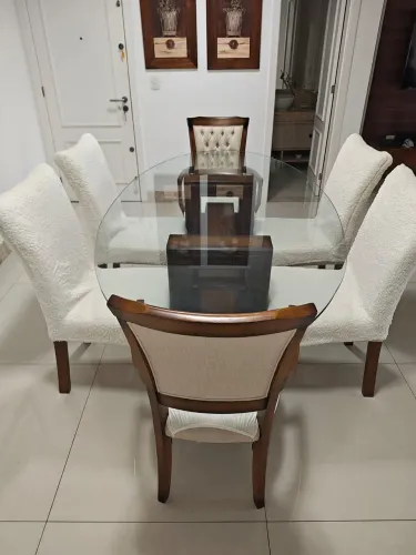 Jogo de mesa com 6 cadeiras