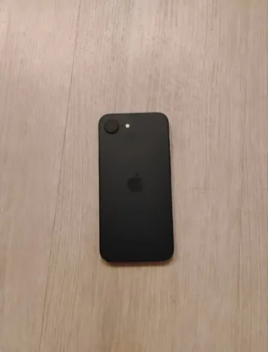 iPhone 16e