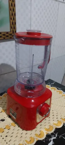 Vendo liquidificador Arno 1000 wts de potência, cor vermelho   R$ 80,00