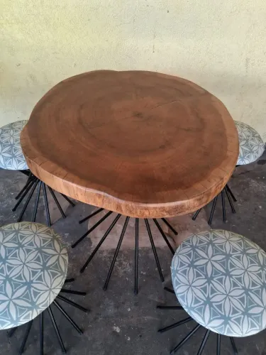 Mesa com 4 banqueta valor $900 reais