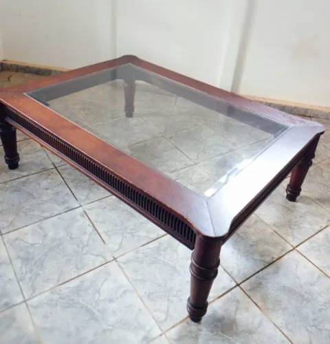 Mesa de Centro Imbuia Maciça com Vidro Temperado - Estilo Clássico Colonial, Peça Linda!