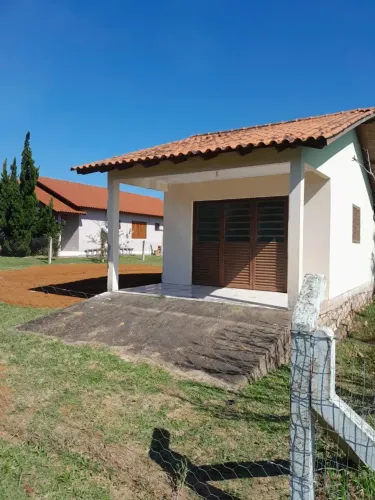 Velleda oferece fantástico terreno em cond fechado com espaço gourmet e garagem em Águas C