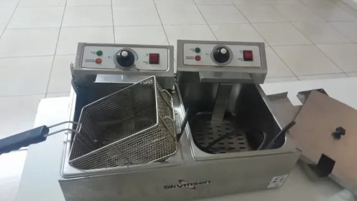 Fritadeira industrial elétrica Skymsen FED-20-N 10L aço inoxidável 50 Hz x 60 Hz - 220v