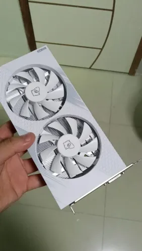 Placa de Video Rx 580 8GB branca com avaria