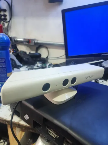 Leia o anúncio Kinect Branco para Xbox 360 slim ou Super slim com detalhe na ponta