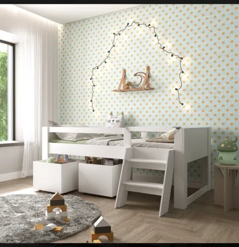 Cama infantil com escada e dois baús