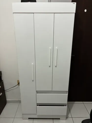 Guarda-roupa solteiro pequeno
