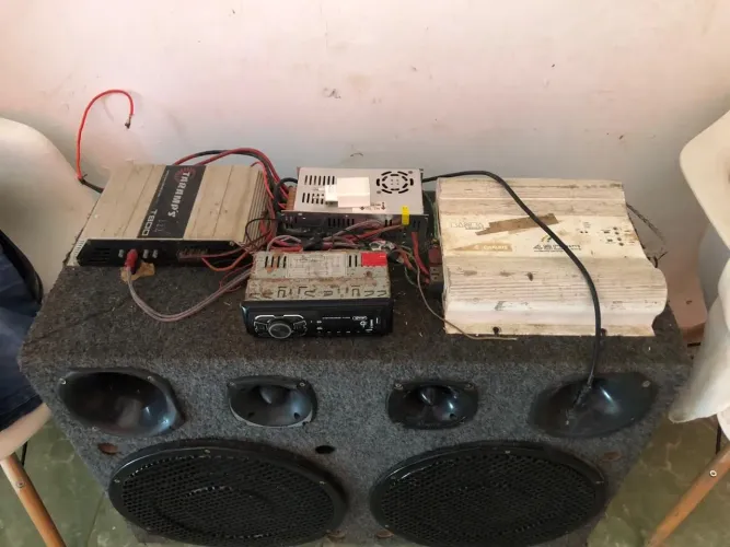 Vendo som automotivo..