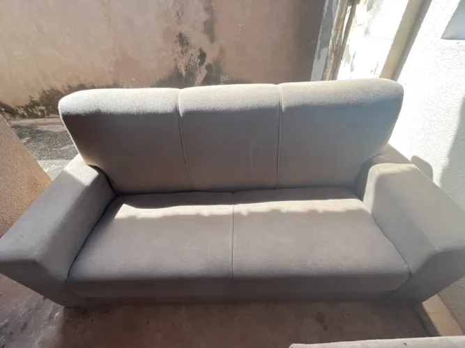 Vendo sofá duas peça (somente sem pe do sofá somente dois pé quebrado)