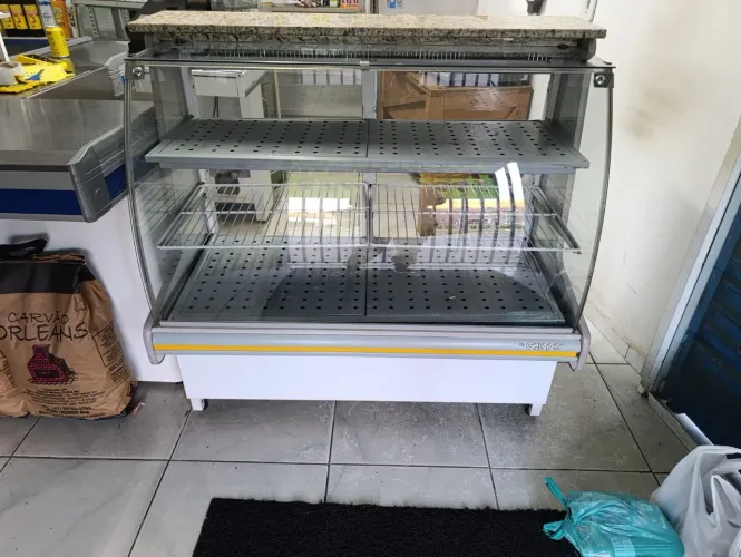 Vende se equipamentos para mercado