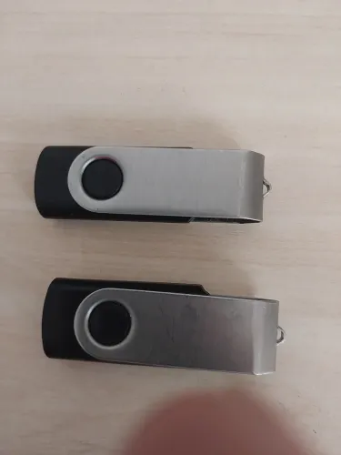 Pen drive de 4gb e 8gb ( tenho 10 unidades)