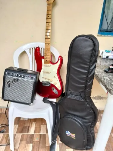 Guitarra + kit completo, perfeito pra iniciantes