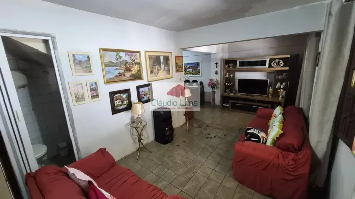 Casa térrea na Av. Vasco da Gama com 2 quartos!