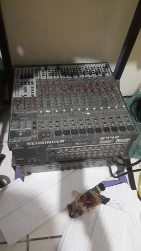 Mesa de som Behringer 