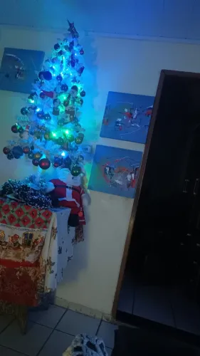 Árvore de natal Branca de 1 me meio.