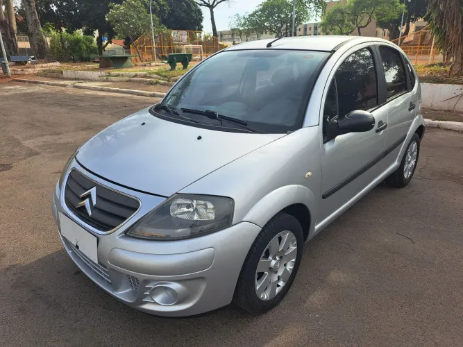 Citroen C3 GLX 1.4/ GLX Sonora 1.4 Flex 8V 5P 2012