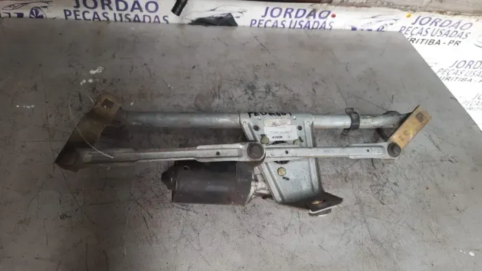 Motor limpador de parabrisa Peugeot com sistema galhada.