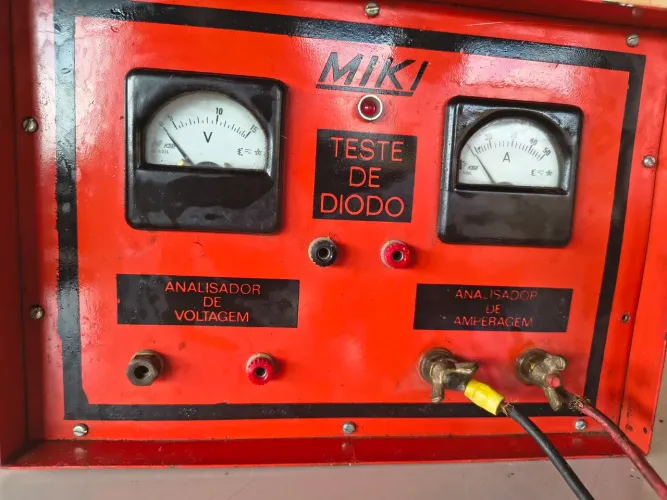 Analisador de bateria altomotiva, testa voltagem, amperagem e diodo