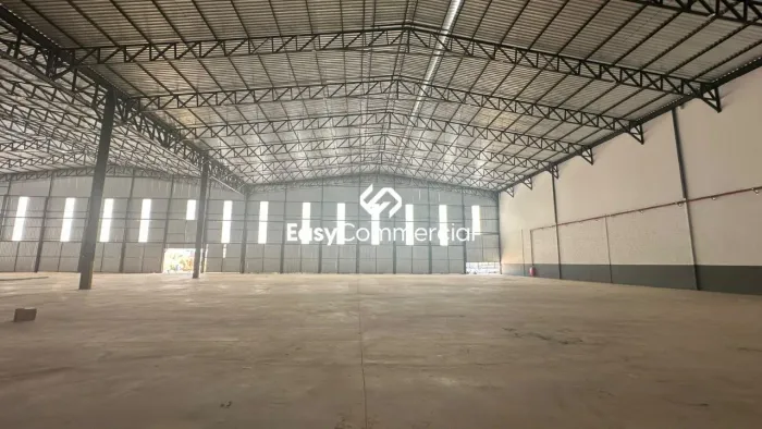 Galpão com docas em Contagem