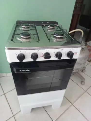 Fogão Esmaltec semi novo
