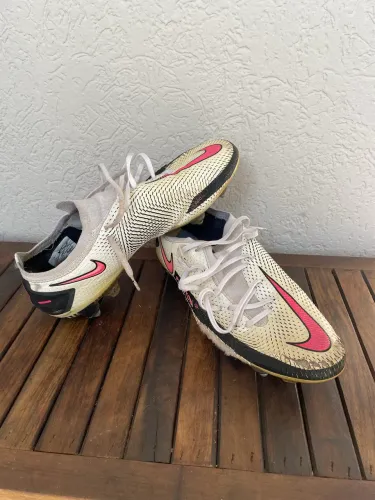 Chuteira phantom nike trava mista