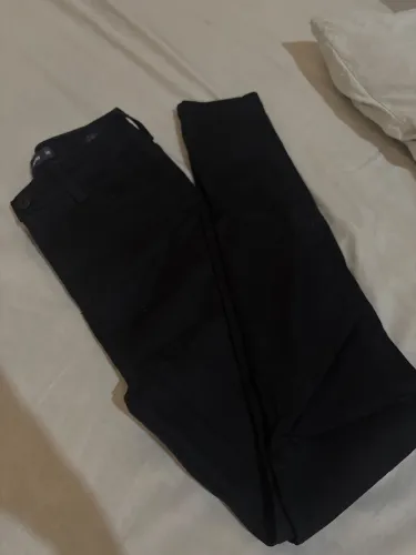 Vendo calças jeans preta
