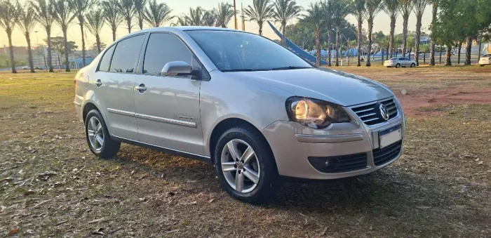 Volkswagen Polo Sed. Comfort. 1.6 MI Tot. Flex 8V 2011
