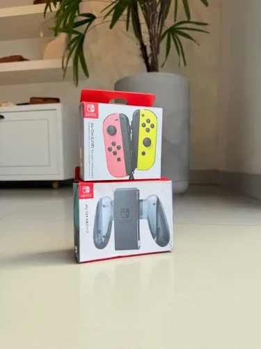 Joy-Con Pastel Pink/Pastel Yellow + Joy-con Charging Grip