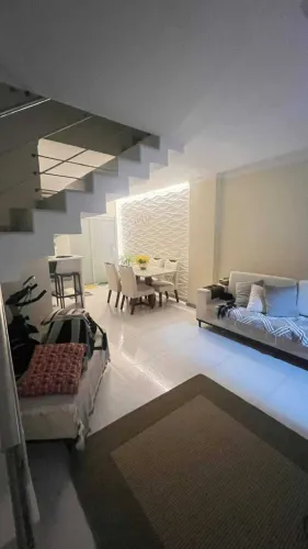 CASA EM RUA PÚBLICA NA ARUANA [4632]