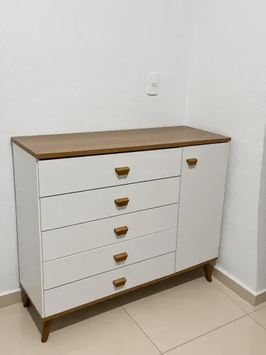 CÔMODA 5 GAVETAS E 1 PORTA