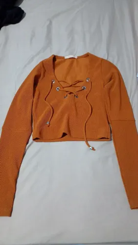 Blusa de manga longa, tamanho P, coladinha no corpo, veste super bem, foi pouco usada 