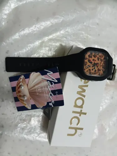 Kit relogio animal print novíssimo nunca usado , brinde um par de brincos.
