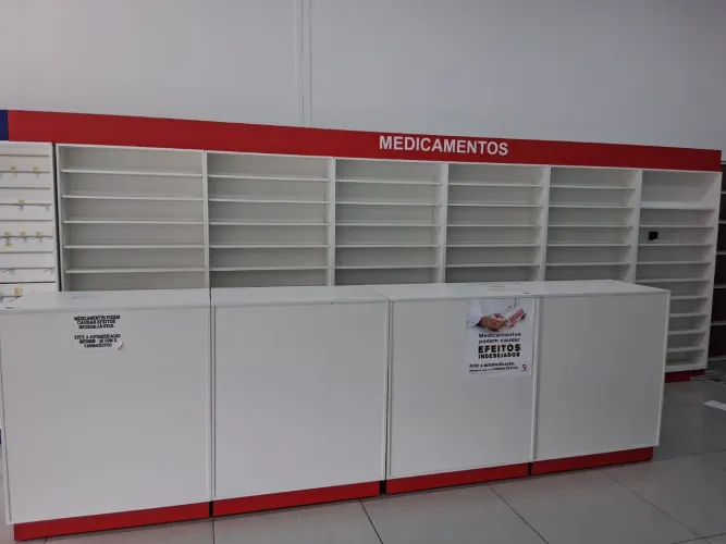 Móveis para farmácia.