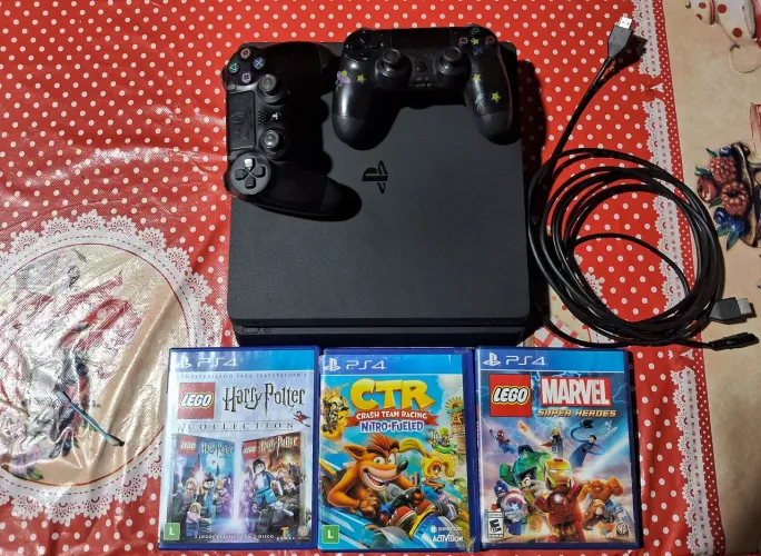 OPORTUNIDADE! PS4 Slim + Kit Completo (Jogos e 2 Controles)