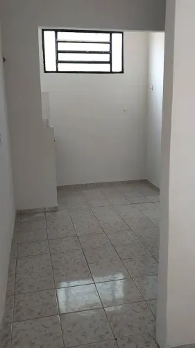 Alugo quarto para solteiro ou casal sem filhos