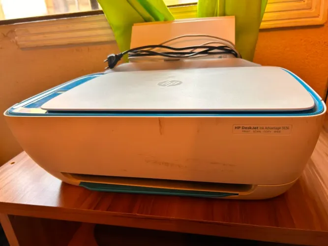 Impressora HP DESKJET COM DETALHE DE USO