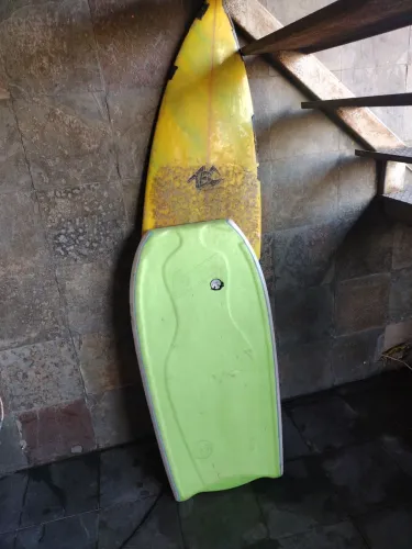 Prancha de surf e body