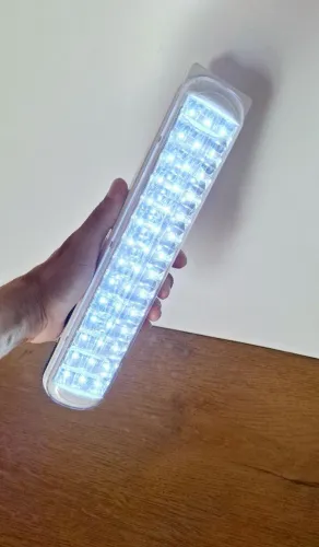 Luz/ Lâmpada de Emergência LED Recarregável 42 Leds DP Led Light