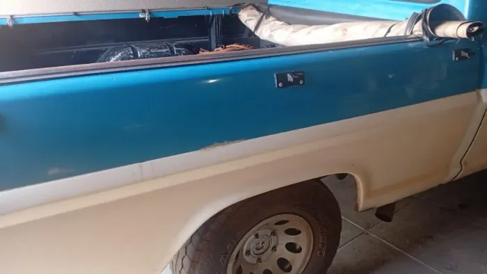 Caçamba f1000 1 detalhe