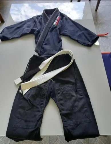 Vendo kimono infantil jiu-jitsu tamanho M0