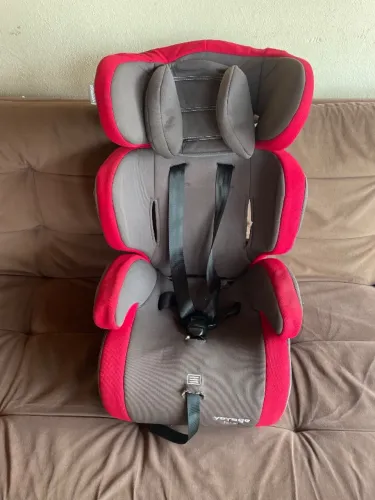 Cadeira de automóvel para criança marca Voyage Racer