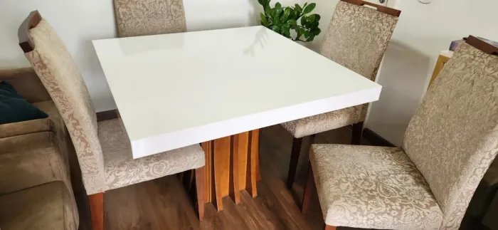 Jogo de mesa 4 cadeiras completo