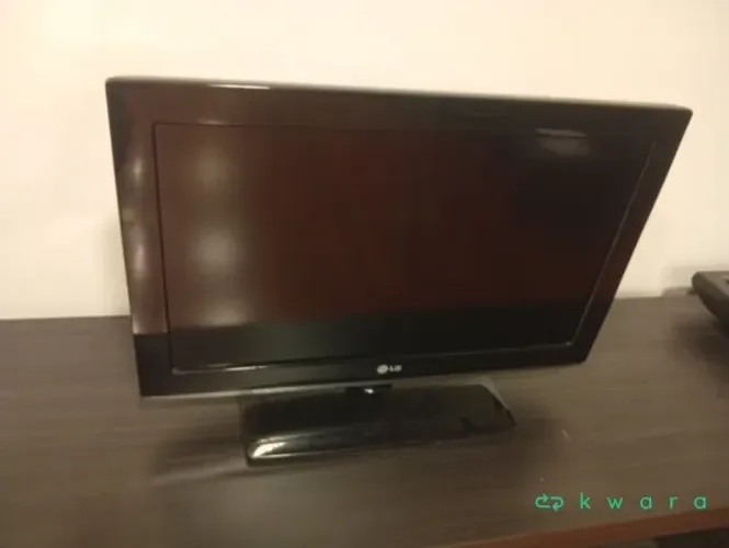 2 Televisores LG 26" - Modelo 26LD330, 100-240V
