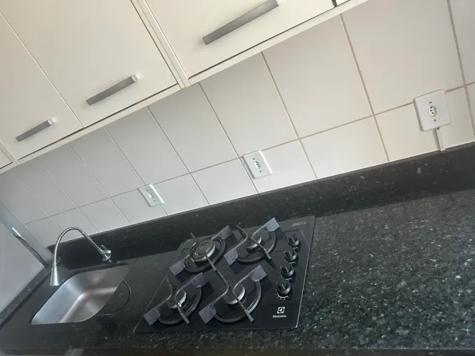 Bancada cozinha de mármore com cuba e torneira 241x62